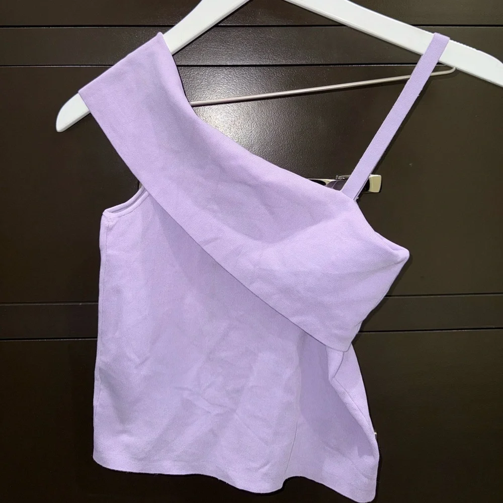 Alice and Olivia Asymmetrical Top | Arletta | purple / lavender - Picture 4 of 4